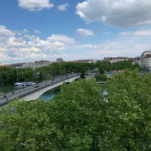 https://le-jaune-face-au-rhone-by-chez-alam.hotels-rhonealpes.com