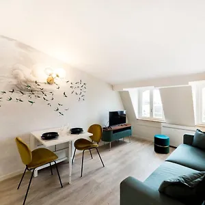 https://apt-nid-douillet-avec-vue.hotels-rhonealpes.com